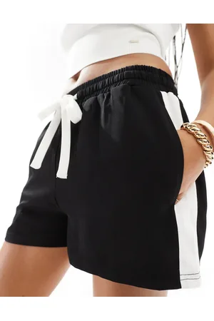 ASOS – Shorts zum Hineinschlüpfen in mit Kontrast-Einsatz
