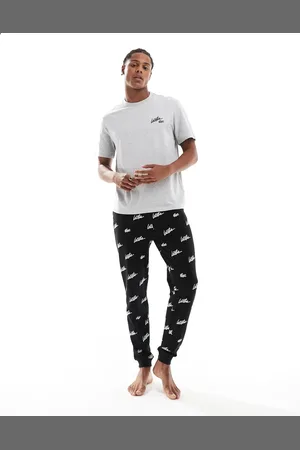 Lacoste – Pyjama in Schwarz mit Logomuster