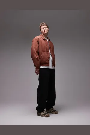 Topman – Locker geschnittene Bomberjacke aus Cord in Rost