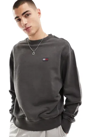 Tommy Hilfiger – Sweatshirt in verwaschenem mit Aufnäher