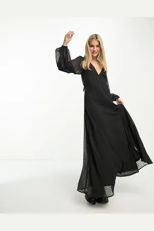 Miss Selfridge – Langärmliges Chiffon-Maxikleid in mit Punktestruktur