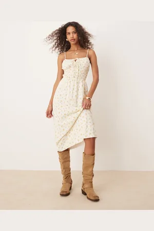 Kiss The Sky – Gerafftes Midikleid in mit Blumenprint