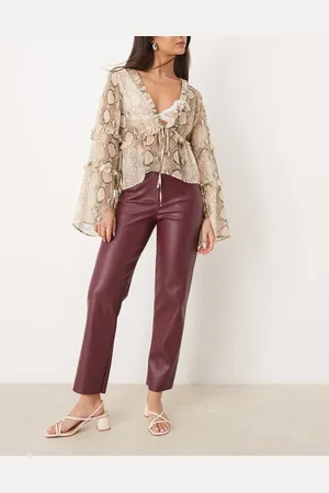 New Look – Gerade geschnittene Hose aus Kunstleder in Burgunderrot