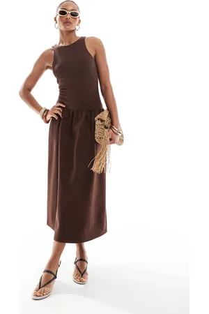 4th & Reckless – Ärmelloses Racerneck-Midaxikleid in Schokoladenbraun mit tiefer Taille