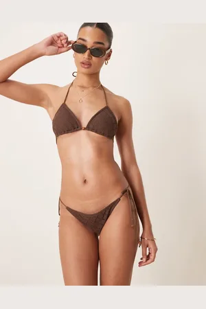 Stradivarius – Seitlich gebundene Bikinihose mit Häkel-Design in Braun