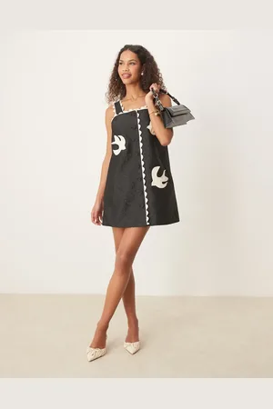 Sister Jane – Minikleid in mit Schwalben-Herz-Stickerei