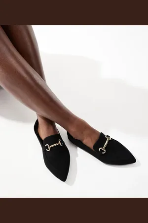London Rebel – Schwarze Loafer mit spitzer Zehenpartie mit Schnallendetail