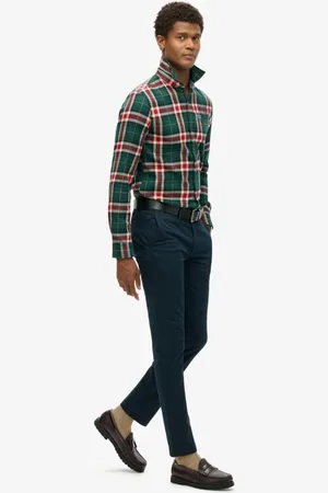 Superdry – Schmal zulaufende Stretch-Chinohose in Eclipse- mit schmalem Schnitt