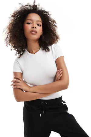 JDY – Figurbetontes, knapp geschnittenes T-Shirt in