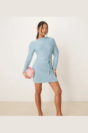 Never Fully Dressed Petite – Schulterfreies Mini-Strickkleid in Puderblau