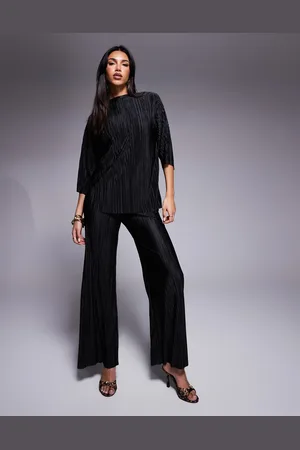 ASOS – Plissierter 2-in-1-Jumpsuit aus Cord-Imitat in Schwarz