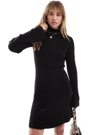 Miss Selfridge – Schwingendes Mini-Strickkleid in mit Stehkragen