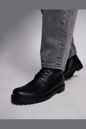 ASOS – Worker-Schnürstiefel aus Leder in mit Lammfellfutter