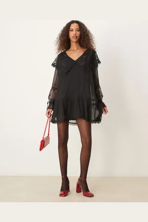 Miss Selfridge – Schwarzes Hänger-Minikleid mit Spitzenkragen