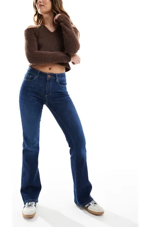 ONLY – Ann – Schlagjeans in Dunkelblau mit mittelhohem Bund