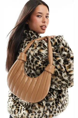 ASOS – Halbrunde Schultertasche in Hellbraun mit Streifenmuster in Steppoptik
