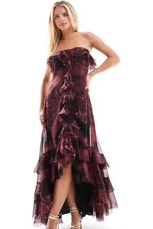ASOS ASOS DESIGN Petite – Schulterfreies Maxikleid in Rosa mit Carmen-Ausschnitt, Blumenmuster und Rüschen