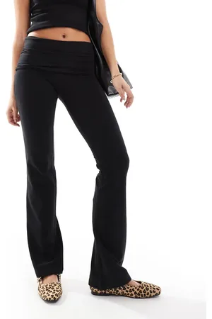 Cotton On Cotton On – Bella – Bootcut-Hose in mit Umschlag