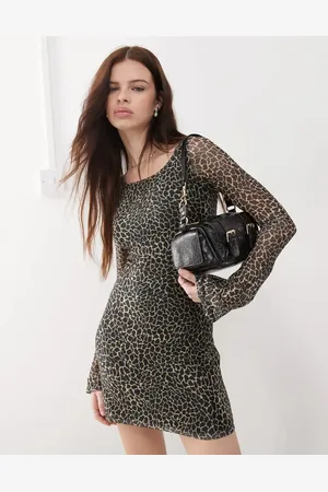 Motel – Sartika – Minikleid mit ausgestellten Ärmeln und Giraffenmuster in Schwarz und Creme
