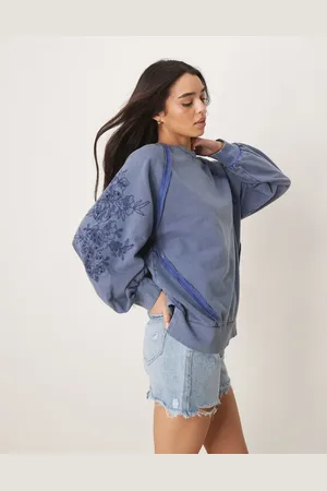 ASOS – Oversize-Sweatshirt in verwaschenem Blau mit Ziernaht und Lochmuster an den Ärmeln