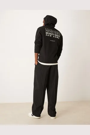 Calvin Klein – Kapuzenpullover in mit Schriftzug am Rücken