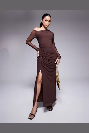 ASOS – Langärmeliges, gerafftes Midikleid in Schokobraun aus Netzstoff mit U-Boot-Ausschnitt