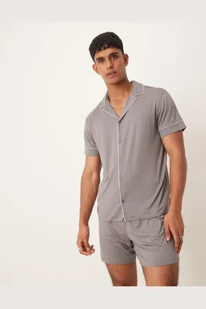 Urban Threads – Set aus Polyester in Anthrazit mit kurzärmligem T-Shirt mit Polokragen und Shorts