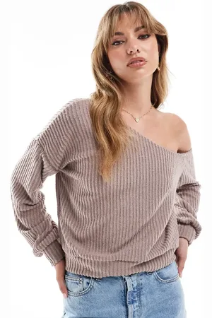 ASOS – Angerautes, lockeres Sweatshirt in mit Off-Shoulder-Design