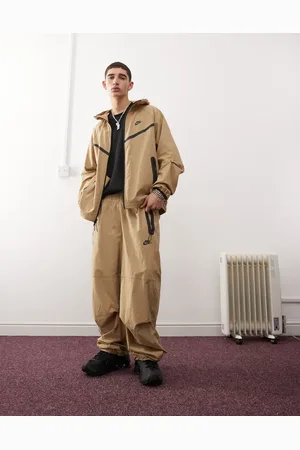 Nike – Tech – Hose aus Webstoff in Beige