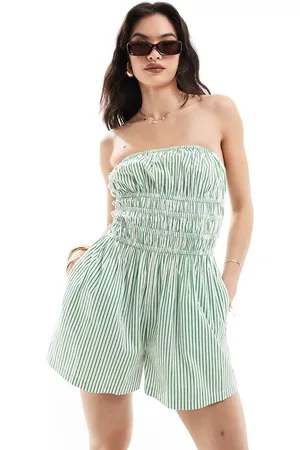 ASOS – Playsuit in Grün gestreift mit gesmoktem Oberteil