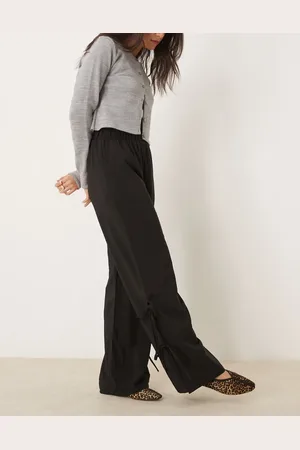 VILA – Hose in mit weitem Bein, seitlichem Schlitz mit Bindedetail