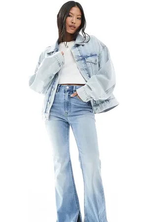 Stradivarius Petite – D74 – Slim-Fit-Schlagjeans in mittelblauer Waschung