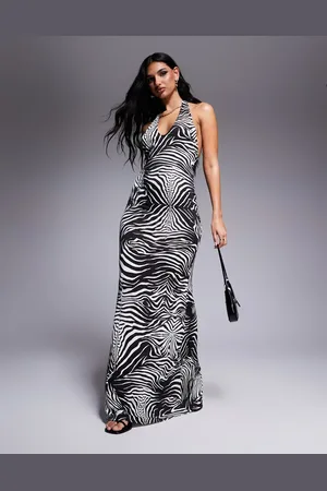 AFRM – Rue – Neckholder-Maxikleid aus glänzendem Strick mit Zebra-Wirbelmuster