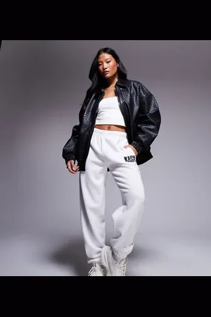 Kaiia Studio Petite – Jogginghose in Cremeweiß und Schwarz mit welligem Logo und Bündchen