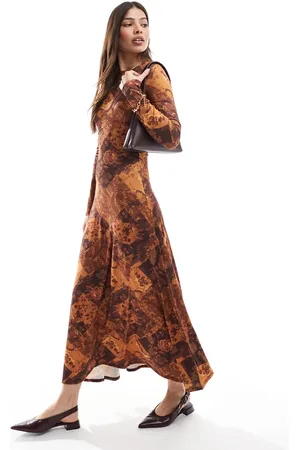 ASOS – Langärmliges Maxikleid mit Print, Rückenausschnitt und Nahtdetail