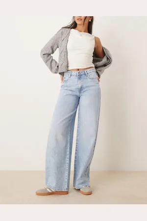 JDY –Jeans in hellblauer Waschung mit hohem Bund und weitem Bein