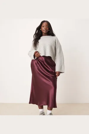 New Look New Look Curve – Satin-Midirock in Burgunderrot mit Schrägschnitt