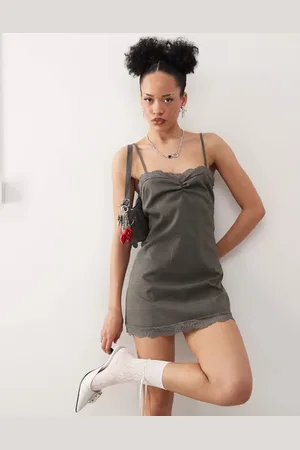 Motel – Larna – Kariertes Minikleid in mit Spitzenkante