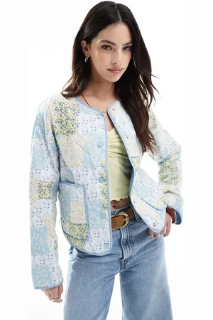 ONLY – Steppjacke mit blauem Patchwork-Muster
