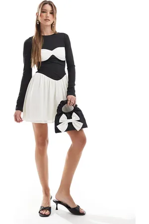 The Frolic – Exklusives Mini-Skater-Kleid in Schwarz und Weiß mit farblich abgesetzter Brustpartie