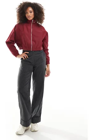 Nike – Gym Life Swoosh – Jacke aus Webstoff in Burgunderrot