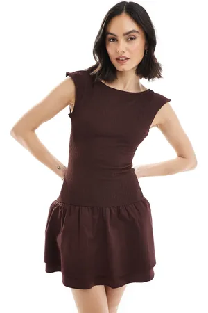 Bershka – Minikleid in Burgunderrot mit gerafftem Ballonsaum