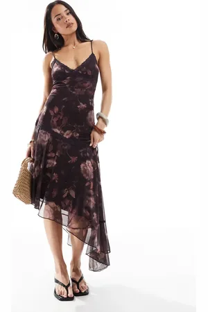Bershka – Midikleid in Burgunderrot mit asymmetrischem Saum und Blumenmuster