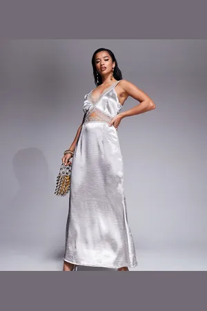Never Fully Dressed Petite – Mimi – Maxi-Trägerkleid in mit Spitzenborte-Zierausschnitt