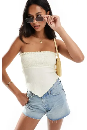 ASOS – Trägerloses gesmoktes Top in Ecru mit Zipfelsaum