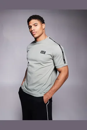 EA7 Armani – – T-Shirt in Salbeigrün mit Logo-Tape-Detail