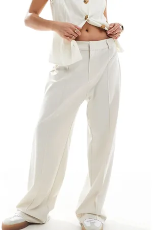 Pull&Bear Petite – Elegante Hose in Beige mit geradem Bein und Ziernaht vorne
