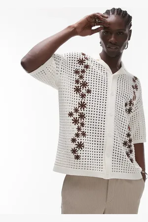 Topman – Gehäkeltes Hemd in Ecru mit Reverskragen und Blumenstickerei