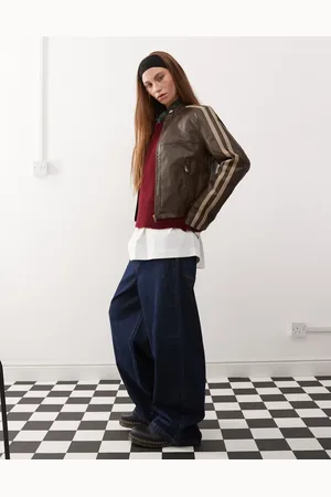 Reclaimed – Bikerjacke in Lederoptik in verwaschenem mit Streifen
