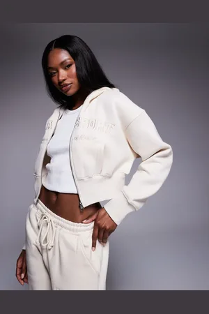 Kaiia Sport – Cropped Kapuzenjacke in Cremeweiß mit Logo-Stickerei, Kombiteil